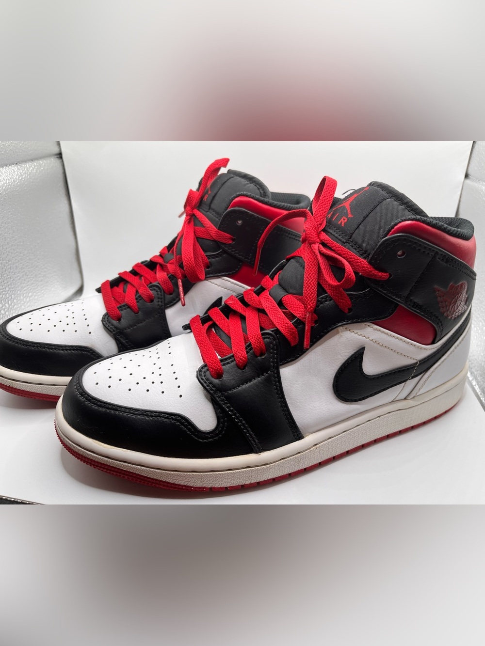Jordan Retro High-Top Sneakers in Black/White/iRed US 9.5